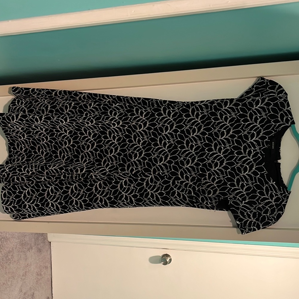 Alfani black and white flower patterned skater dress size 4